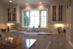 Vermont-White-Quartzite-and-Tumble-Marble-Backsplash