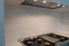 Elongated subway tile on herringbone